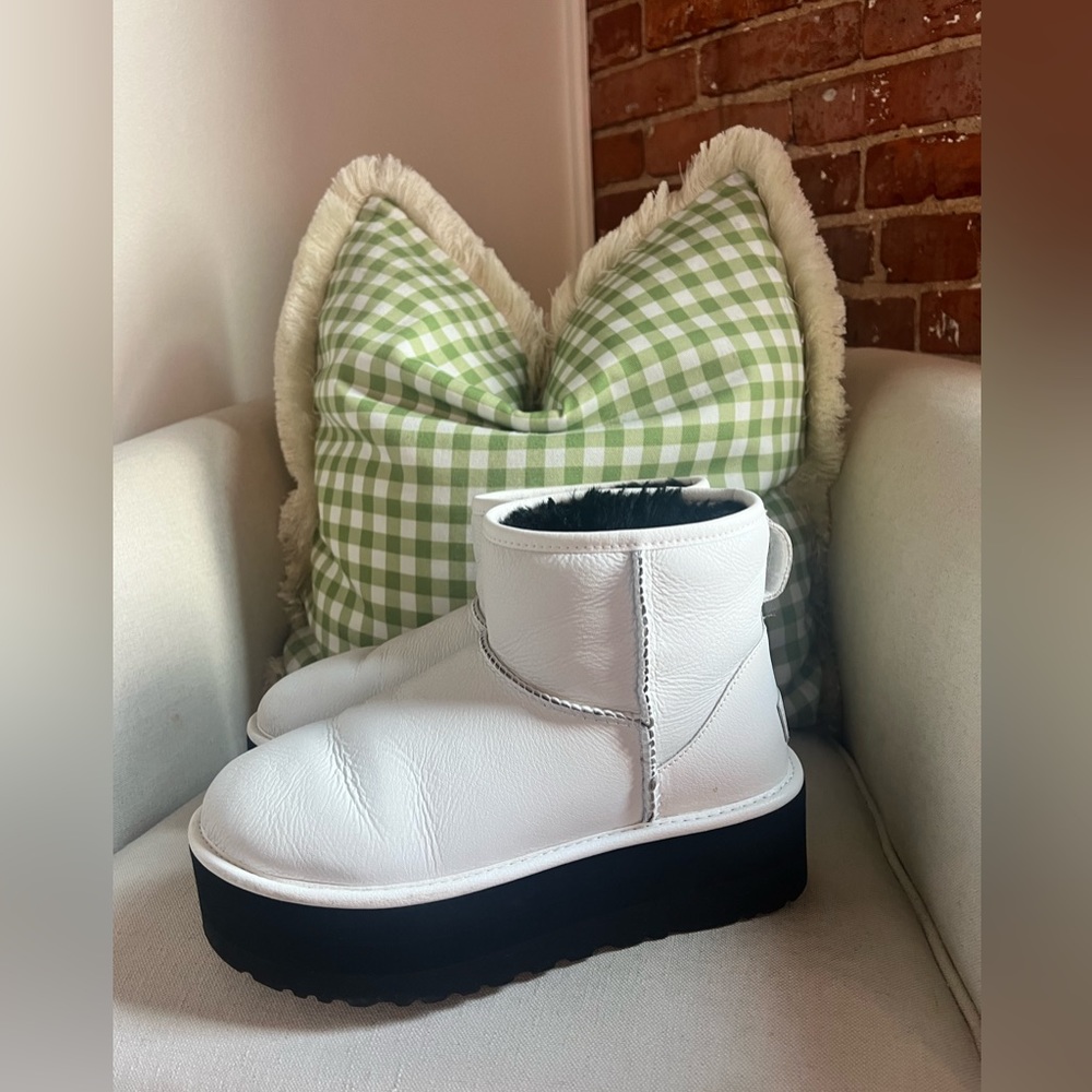 Ugg Mini Platforms- Matte White